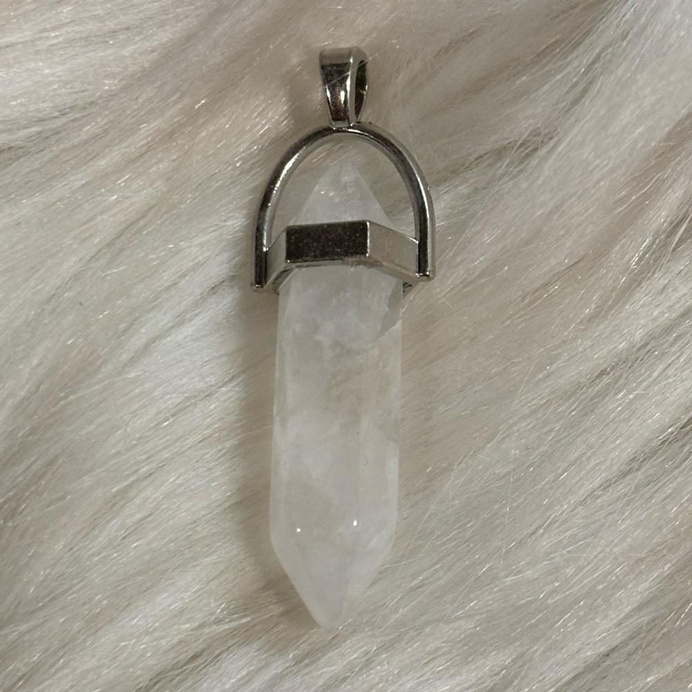 White Quartz Crystal Pendant Reiki Chakra NWOT